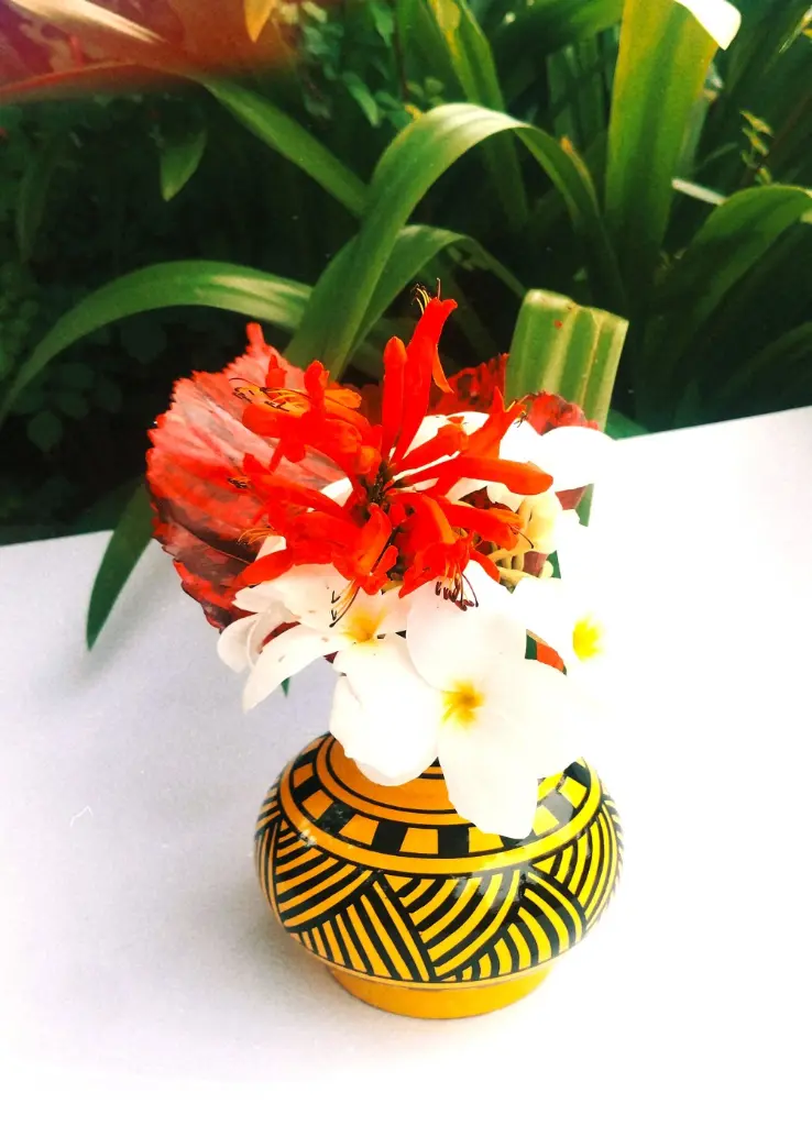 vase small yellow 1.3.png.webp