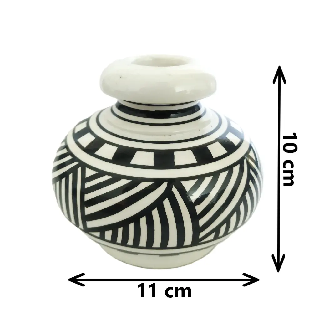 vase small white 1.1.webp