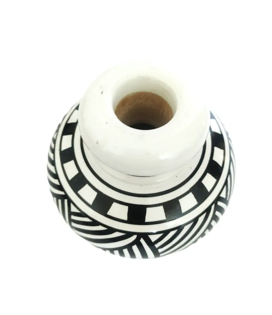 vase small white 1.2.webp